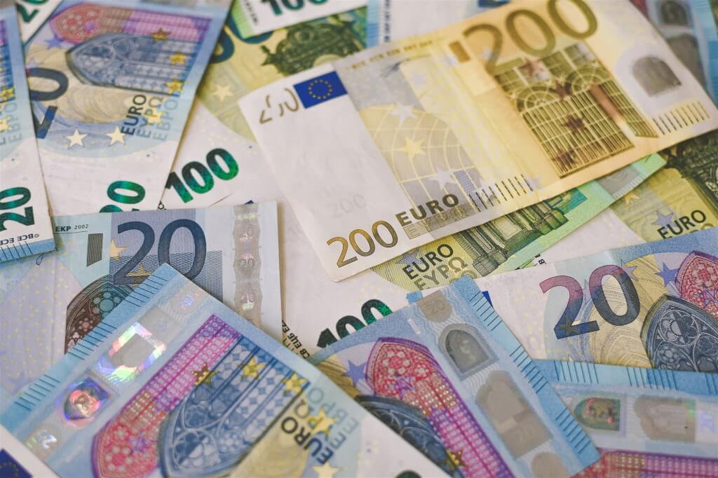 リトアニア50万人が年金制度から退出し30億ユーロ超を引き出し
