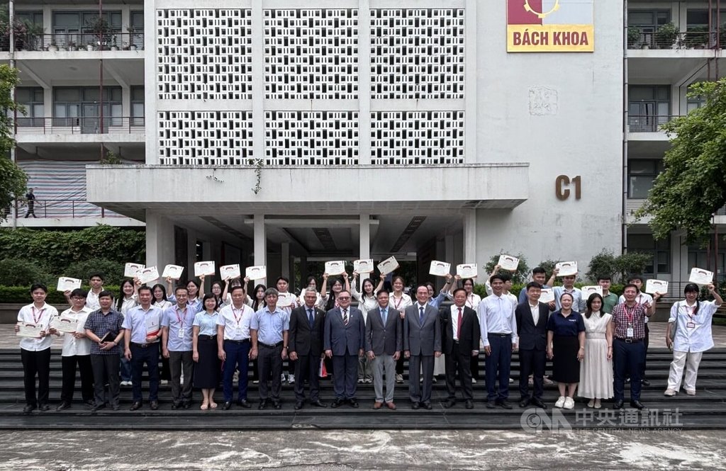 越南台商頒發獎學金 助當地優秀理工學子赴台圓夢