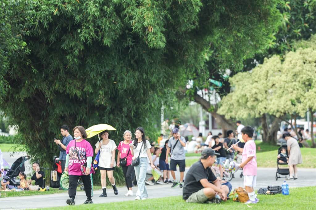 Dragon Boat Festival Holiday Heatwave Hits 38°C; Expert Warns of Potential Tropical Cyclone Development