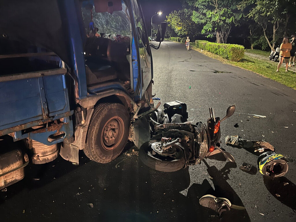 Fatal Collision in Tainan's Xinhua District: Truck Driver Flees Scene