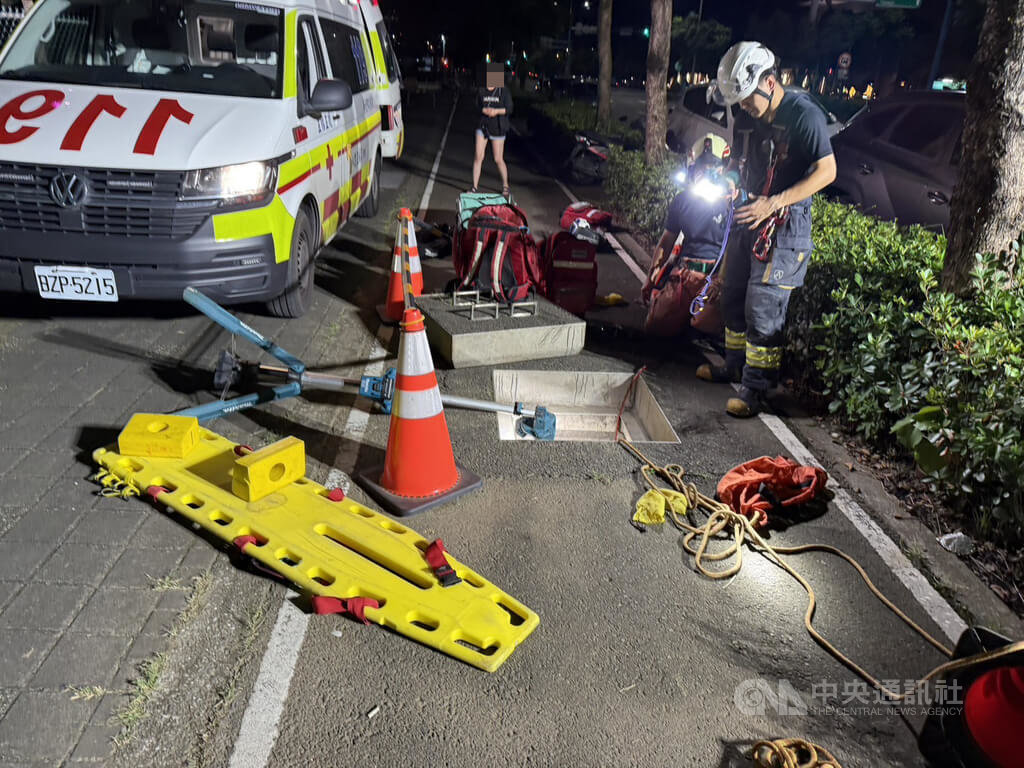 Woman in Her 50s Injured After Falling into 3-Meter Deep Construction Pit in Bali, New Taipei City