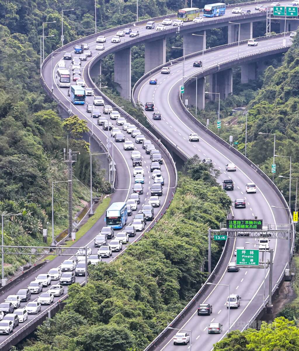 國5北向端午連假收假日恐連塞11小時 高公局籲上午9時前出發