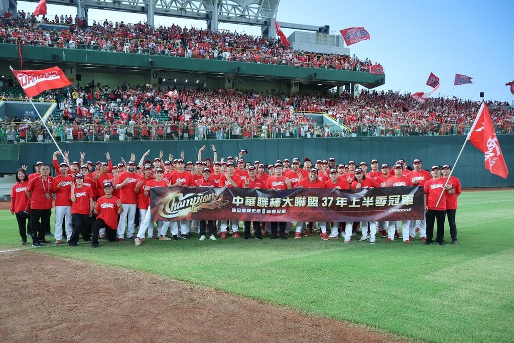 Wei Chuan Dragons Clinch 2026 CPBL First-Half Title; Manager Yeh Chun-chang Focuses on Upcoming Season
