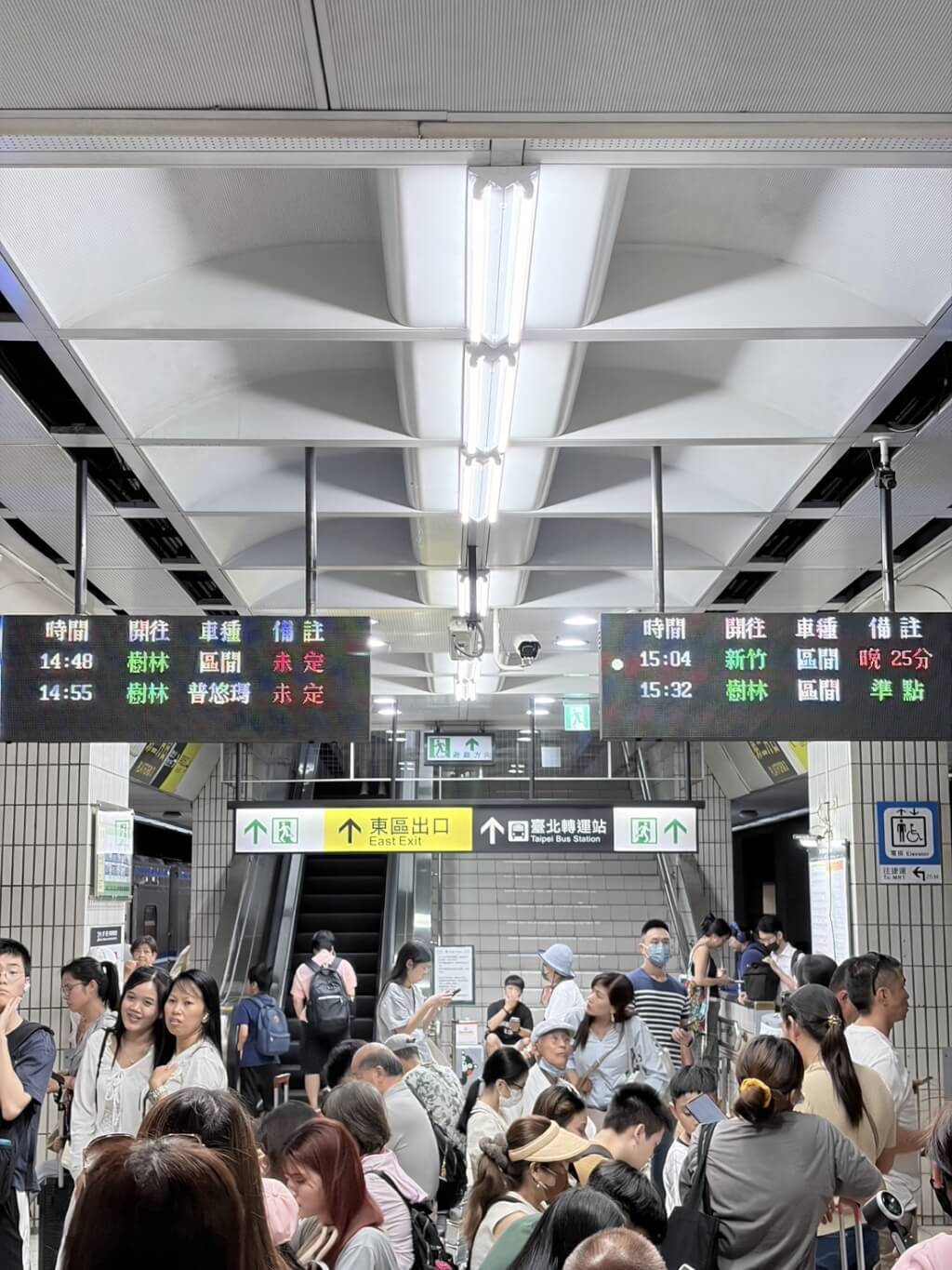 Track Alignment Issues Between Banqiao and Shulin Stations Prompt Taiwan Railways to Implement Single-Track Bi-Directional Operations