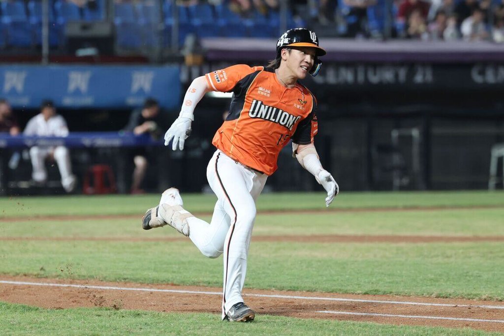 Uni-Lions Rookie Wang Hsuan-Yu Makes Impressive Debut with Two Extra-Base Hits and Game-Winning RBI