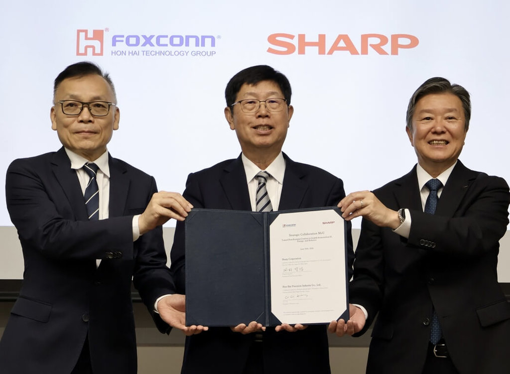鴻海攜夏普策略合作 攻AI基建、能源、機器人