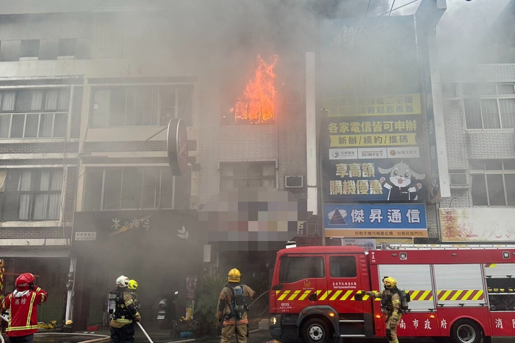 台南中西區店面3樓起火 消防迅速撲滅無人傷亡