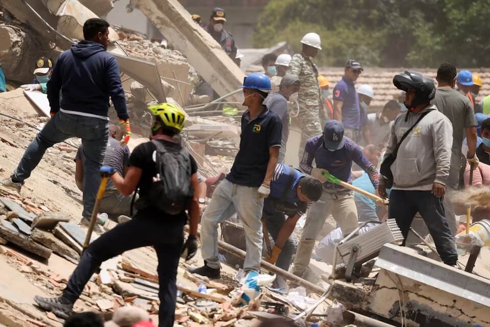 Double Earthquake Strikes Venezuela: Nearly 200 Dead as Residents Dig Through Rubble for Survivors