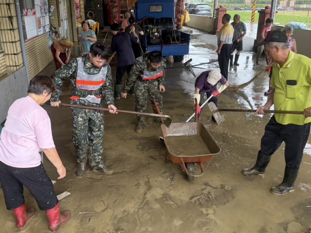 Heavy Rains Hit Southern Taiwan: Fourth Theater of Operations Deploys Troops for Disaster Recovery