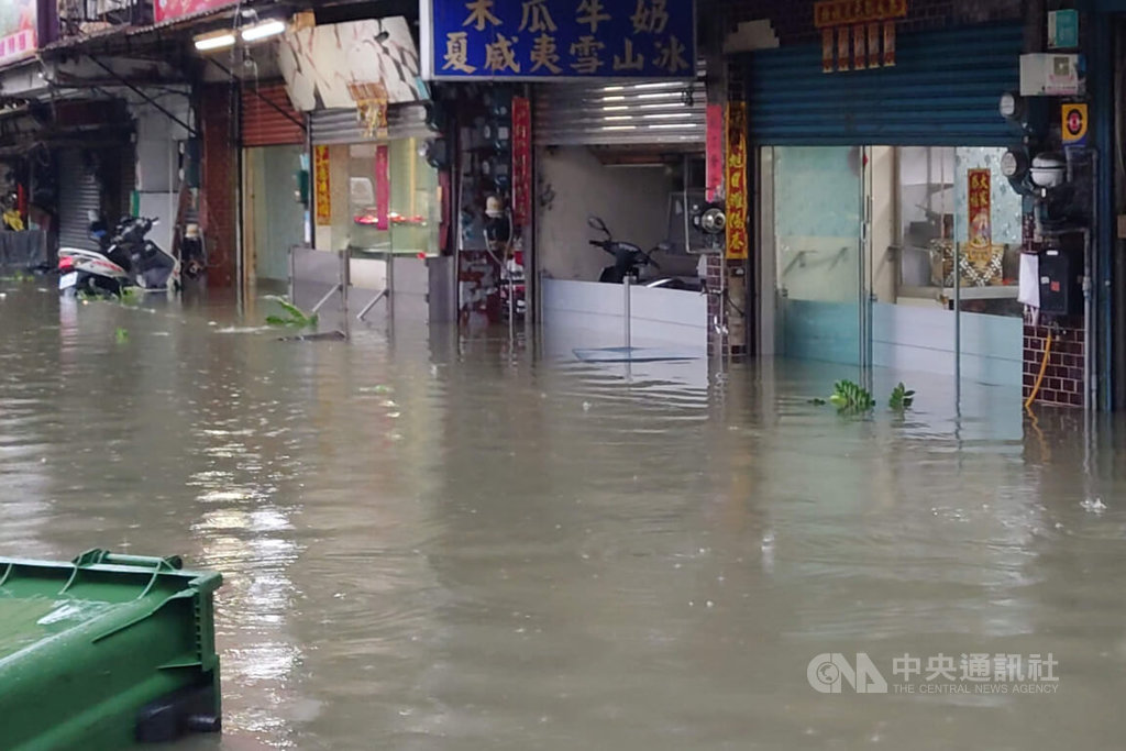台南啟動淹水救助機制：住家淹水達50公分者發給1.5萬元