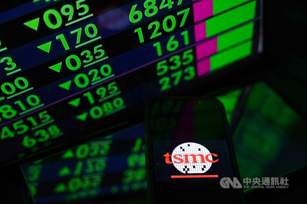TSMC drops NT$60, Taiwan stocks fall over 1,000 points in early trading, breaking below 46,000