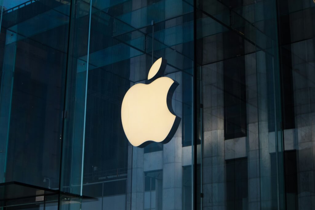Apple's Plan to Buy Memory Chips from Chinese Firms Faces Opposition Over National Security Concerns