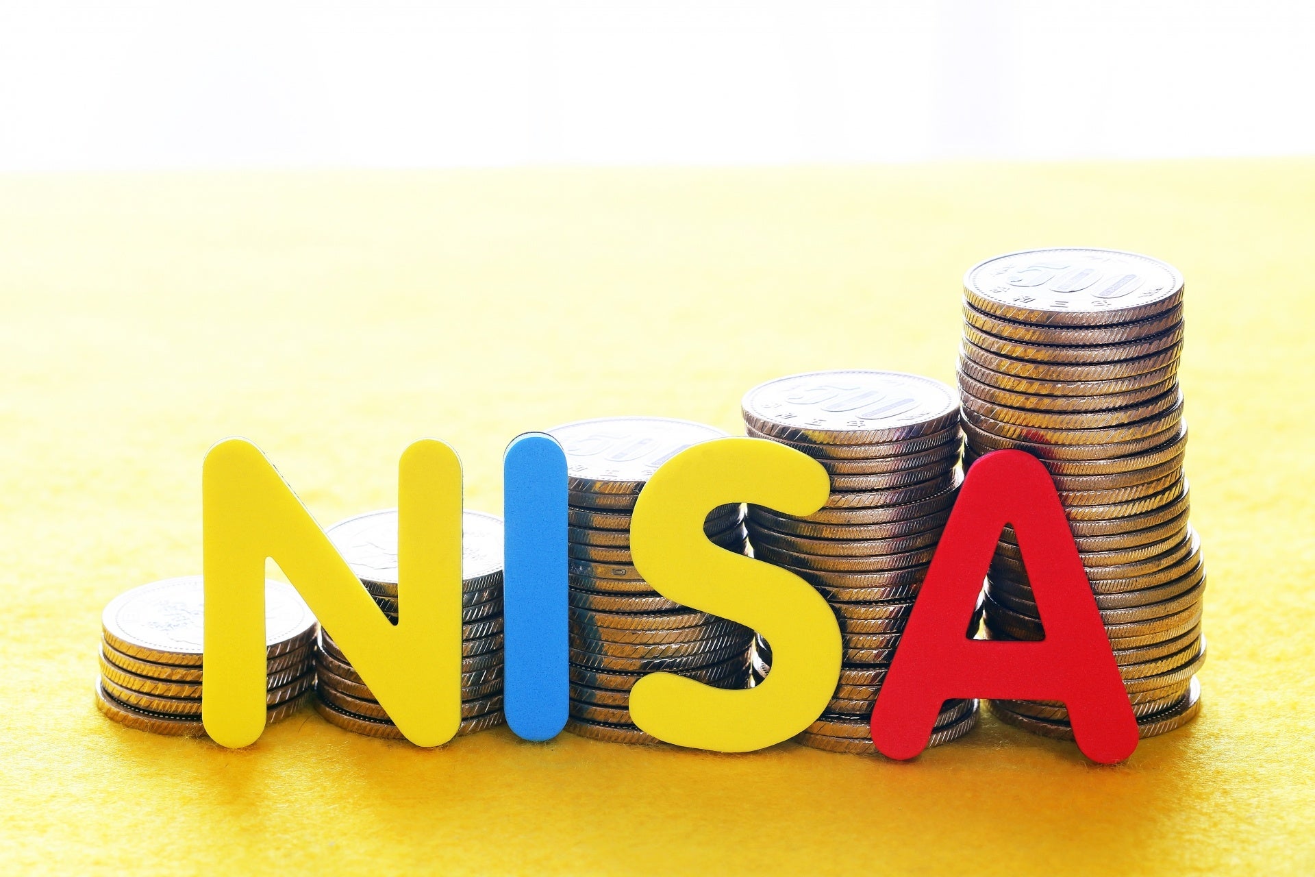 満足度の高い『NISA 証券会社／銀行』ランキング証券会社は【楽天証券】が3年連続総合1位 銀行は【PayPay銀行】が初の総合1位 （オリコン顧客満足度®調査）