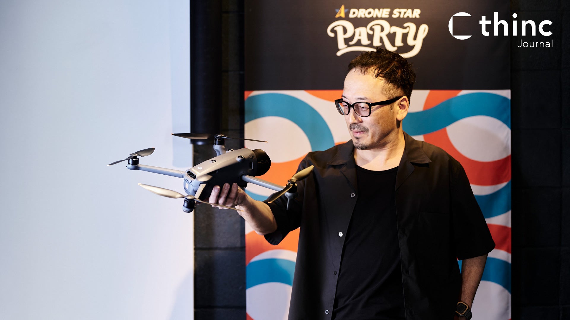 地域のクリエイティブ現場を届ける「thinc Journal」で新連載｜ドローンで観光と教育を変える。Dron é motion・田口厚氏が語る、趣味がキャリアになるまでの10年