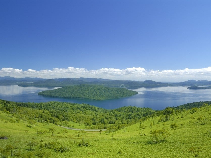 【北海道・弟子屈町】夏のひがし北海道・もっと自由に巡る大自然の旅、そして温泉街の夜まで楽しみつくす！