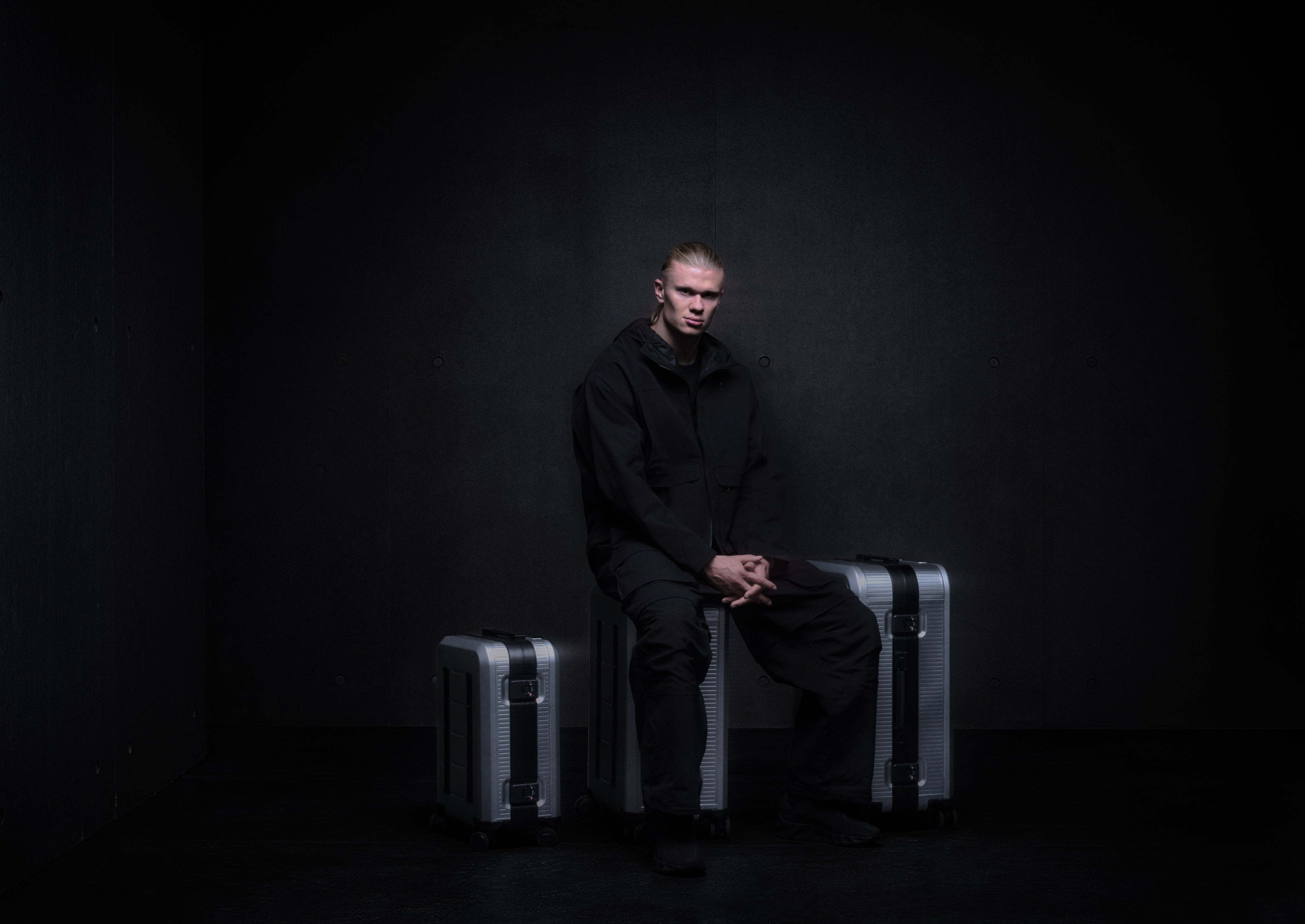 アーリング・ハーランドとともに世界を旅する。LVMH Luxury Venturesが出資するDbが次世代トラベルギア「Ramverk Alu」を日本展開