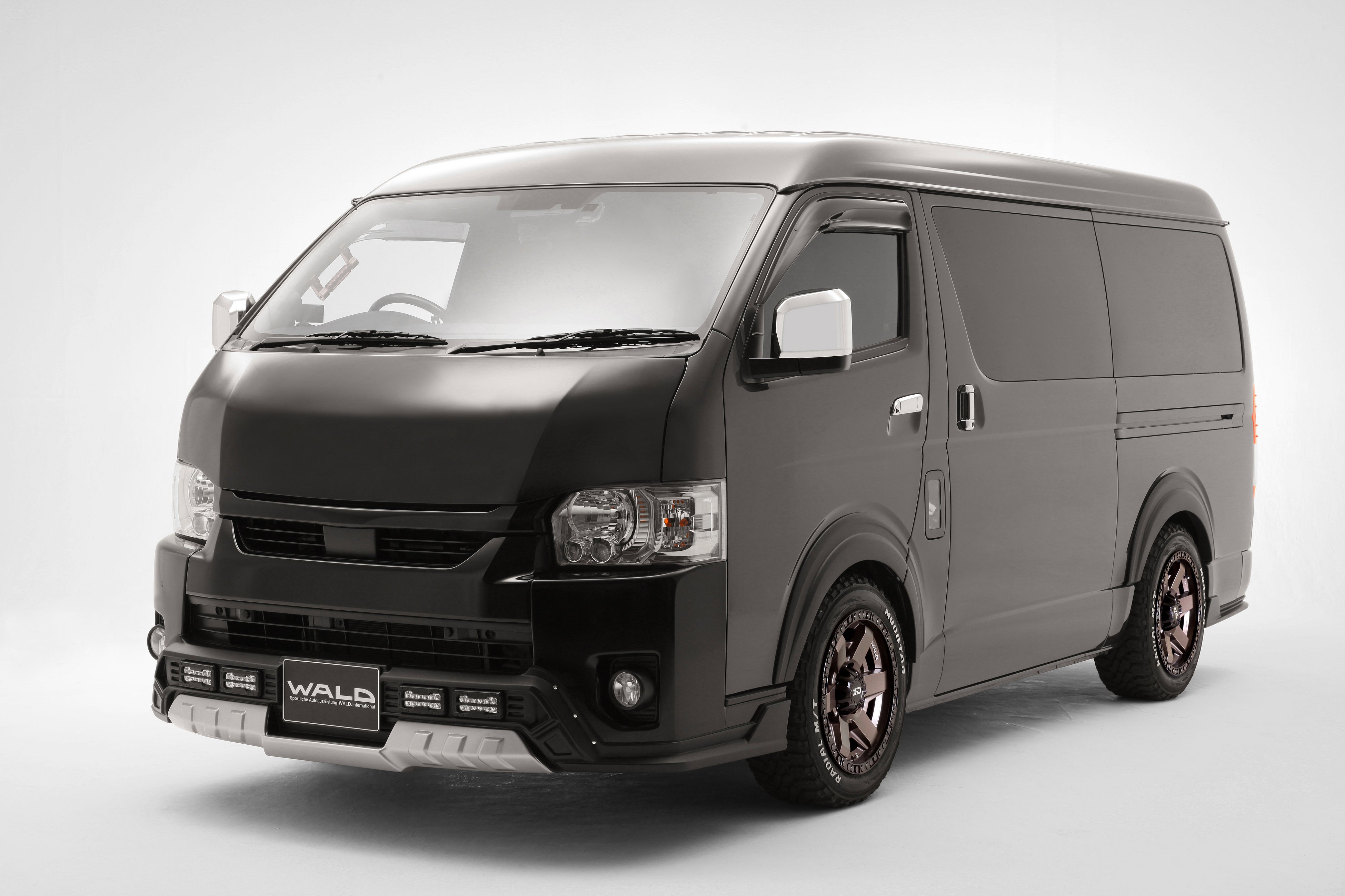 ダイレクトカーズ×WALD、5台限定の特別仕様Brunoを発表。家具・床・シートまで一新。新たな世界観をまとったBrunoが東京キャンピングカーショー2026に登場